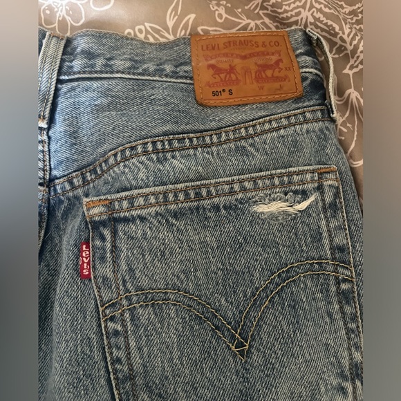 Size 28 Levi’s 501 skinny jean - Picture 7 of 12